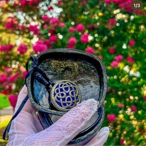 Elegant Black and Blue Pendant Necklace